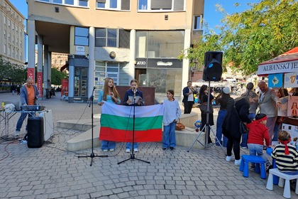 Българското неделно училище „Иван Вазов“ в Загреб участва в представянето на обучението по езиците на националните малцинства
